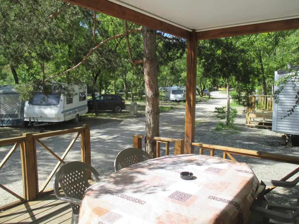 Les Acacias Hotel Vercheny ภายนอก รูปภาพ